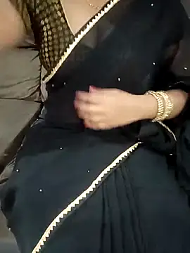 Snapshot of Mounika25 chatting on November 13, 2025, 7:18 am Mounika25 online show from November 13, 2025, 7:18 am