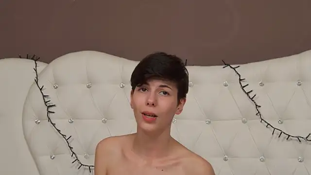 KylieLipa online show from December 12, 2024, 2:26 am