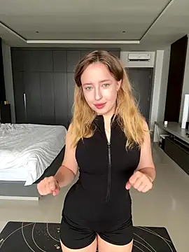 Snapshot of Nura_n_Sarah chatting on December 5, 2025, 5:27 am Nura n Sarah online show from December 5, 2025, 5:27 am