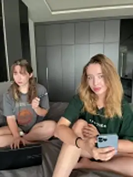 Snapshot of Nura_n_Sarah chatting on December 14, 2025, 5:24 am Nura n Sarah online show from December 14, 2025, 5:24 am