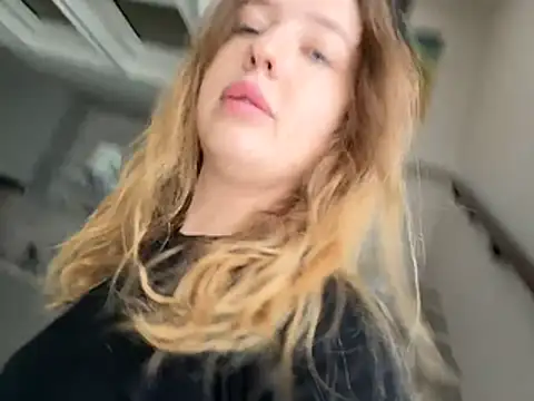 Snapshot of Nura_n_Sarah chatting on December 18, 2025, 5:46 am Nura n Sarah online show from December 18, 2025, 5:46 am