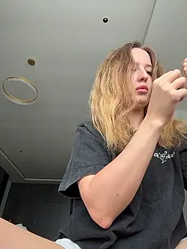 Snapshot of Nura_n_Sarah chatting on January 7, 2026, 5:10 am Nura n Sarah online show from January 7, 2026, 5:10 am