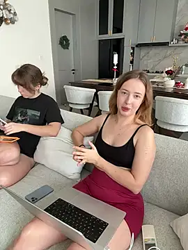 Snapshot of Nura_n_Sarah chatting on January 18, 2026, 5:00 am Nura n Sarah online show from January 18, 2026, 5:00 am