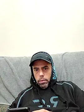 Snapshot of Gui420bh chatting on January 6, 2026, 12:36 am Gui420bh online show from January 6, 2026, 12:36 am