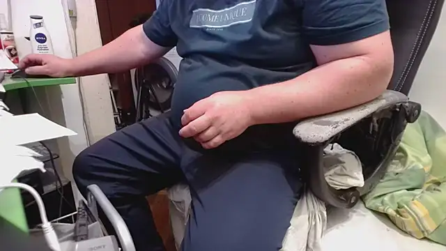 Snapshot of tipko123 chatting on October 5, 2025, 9:40 am tipko123 online show from October 5, 2025, 9:40 am