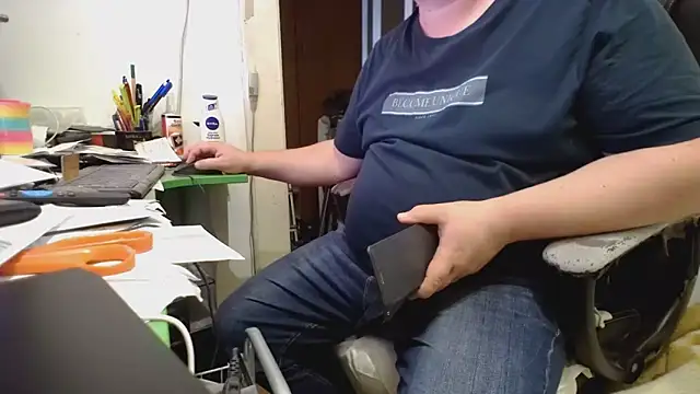 Snapshot of tipko123 chatting on October 10, 2025, 3:33 pm tipko123 online show from October 10, 2025, 3:33 pm