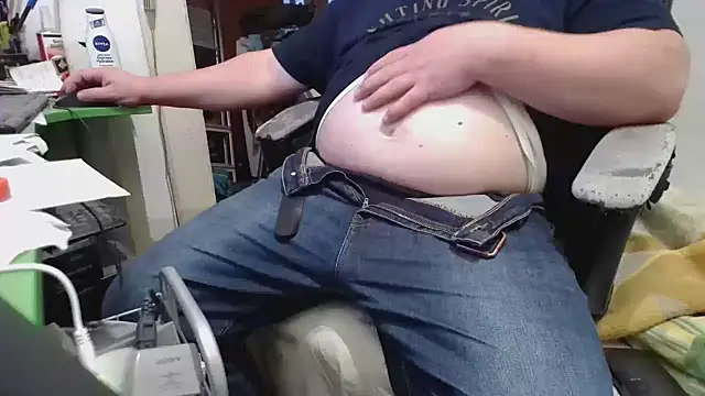 Snapshot of tipko123 chatting on October 16, 2025, 2:29 pm tipko123 online show from October 16, 2025, 2:29 pm