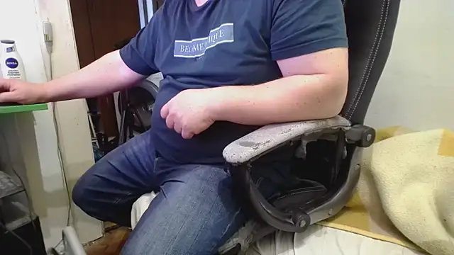 Snapshot of tipko123 chatting on November 4, 2025, 2:38 pm tipko123 online show from November 4, 2025, 2:38 pm