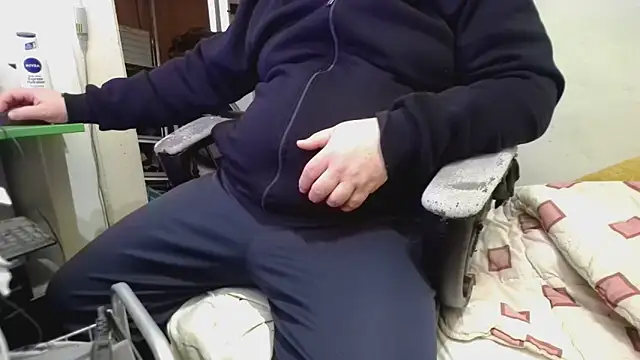 Snapshot of tipko123 chatting on November 18, 2025, 4:00 pm tipko123 online show from November 18, 2025, 4:00 pm