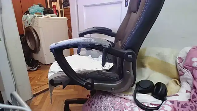 Snapshot of tipko123 chatting on December 3, 2025, 3:32 pm tipko123 online show from December 3, 2025, 3:32 pm