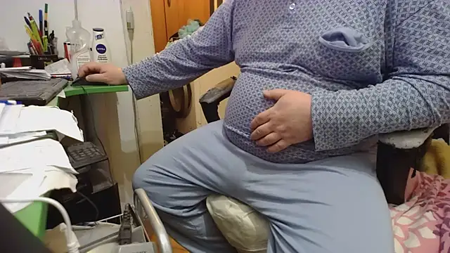 Snapshot of tipko123 chatting on December 5, 2025, 4:14 pm tipko123 online show from December 5, 2025, 4:14 pm