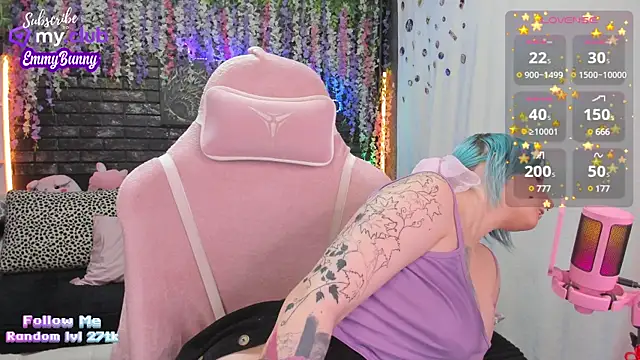 Snapshot of EmmyBunny chatting on January 17, 2025, 3:53 pm EmmyBunny online show from January 17, 2025, 3:53 pm