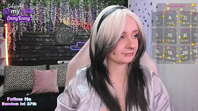 Snapshot of EmmyBunny chatting on February 4, 2025, 4:29 pm EmmyBunny online show from February 4, 2025, 4:29 pm