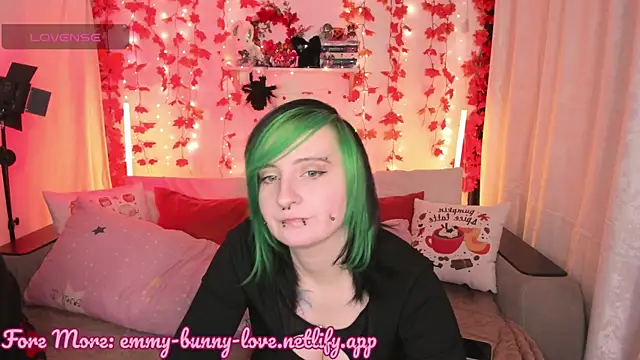 Snapshot of EmmyBunny chatting on September 29, 2025, 4:56 pm EmmyBunny online show from September 29, 2025, 4:56 pm