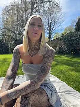 Lara-CumKitten online show from April 8, 2026, 1:00 pm