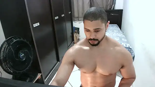 Snapshot of Brian_Aries chatting on March 5, 2025, 4:02 am Brian Aries online show from March 5, 2025, 4:02 am