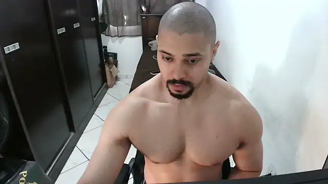 Snapshot of Brian_Aries chatting on October 21, 2025, 5:13 pm Brian Aries online show from October 21, 2025, 5:13 pm