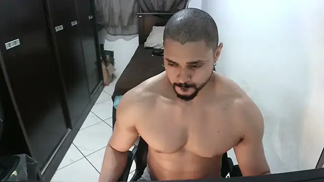 Snapshot of Brian_Aries chatting on November 4, 2025, 4:00 am Brian Aries online show from November 4, 2025, 4:00 am