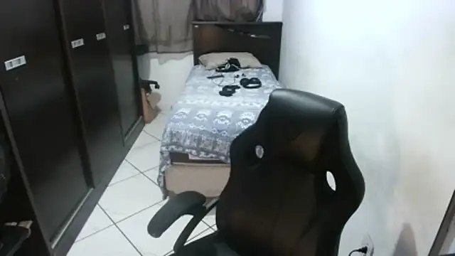 Snapshot of Brian_Aries chatting on January 13, 2026, 4:40 am Brian Aries online show from January 13, 2026, 4:40 am