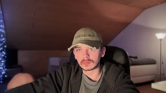 Snapshot of naked_psy chatting on January 22, 2025, 9:24 am naked psy online show from January 22, 2025, 9:24 am