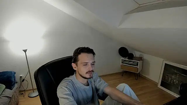 naked psy online show from October 21, 2025, 10:10 pm