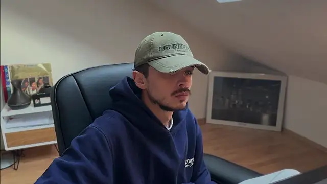 Snapshot of naked_psy chatting on November 5, 2025, 9:20 am naked psy online show from November 5, 2025, 9:20 am