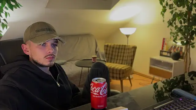 Snapshot of naked_psy chatting on November 15, 2025, 4:21 am naked psy online show from November 15, 2025, 4:21 am