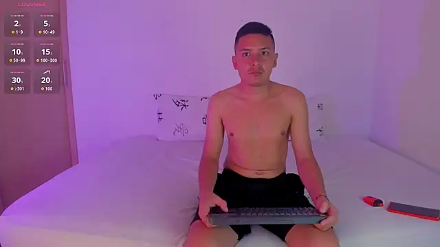 Snapshot of Lindsay_and_Dariksoon chatting on November 5, 2025, 3:28 am Lindsay and Dariksoon online show from November 5, 2025, 3:28 am