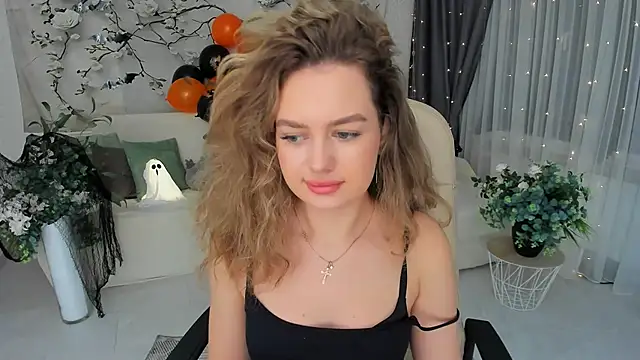 MiracleCurly online show from October 28, 2025, 7:27 pm