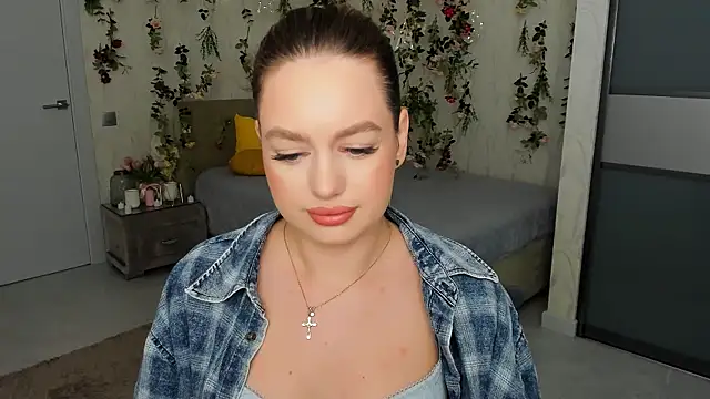 MiracleCurly online show from December 1, 2025, 6:02 pm