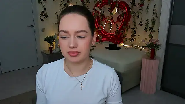 Snapshot of MiracleCurly chatting on February 17, 2026, 4:02 pm MiracleCurly online show from February 17, 2026, 4:02 pm