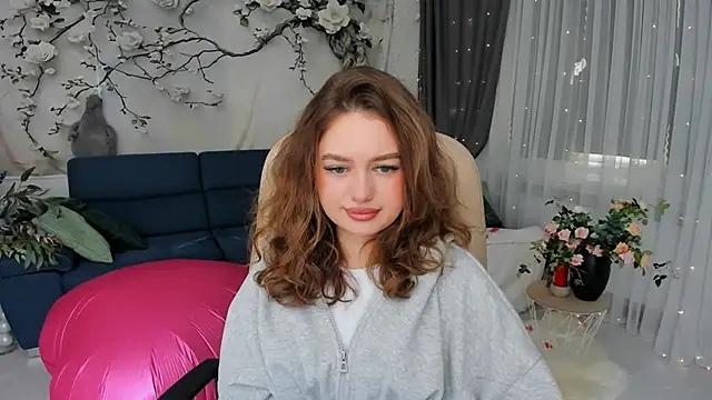 Snapshot of MiracleCurly chatting on February 23, 2026, 10:12 am MiracleCurly online show from February 23, 2026, 10:12 am