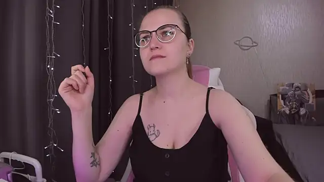 MissBrightShine online show from November 16, 2025, 10:32 am