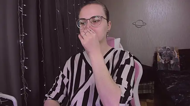 MissBrightShine online show from December 4, 2025, 11:19 am