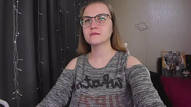 Snapshot of MissBrightShine chatting on February 11, 2026, 10:42 am MissBrightShine online show from February 11, 2026, 10:42 am