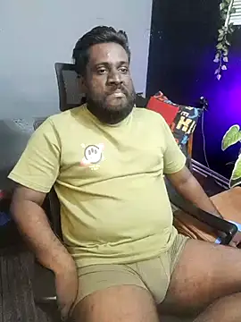 Rayansmith  online show from November 11, 2025, 10:21 pm