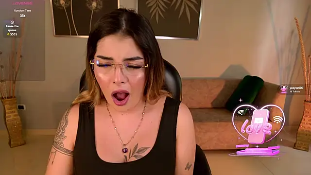 Snapshot of LisaMonroe_ chatting on December 3, 2025, 7:56 pm LisaMonroe online show from December 3, 2025, 7:56 pm