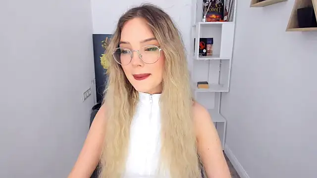 FloweryLove 1 online show from January 28, 2025, 5:35 pm