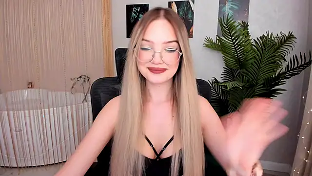 FloweryLove 1 online show from February 5, 2025, 7:42 pm