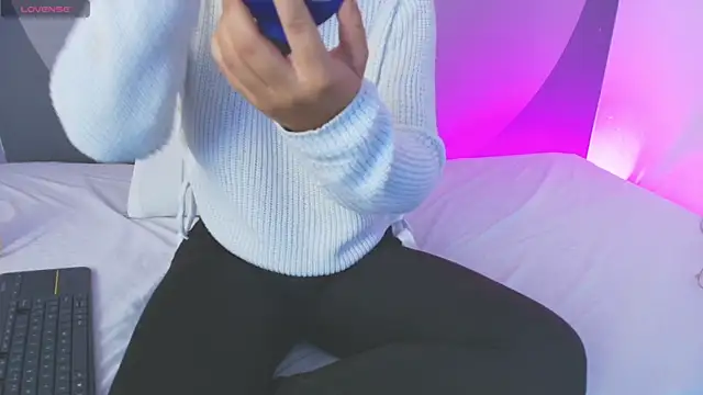 Snapshot of sarita_duque chatting on April 8, 2026, 12:27 pm sarita duque online show from April 8, 2026, 12:27 pm