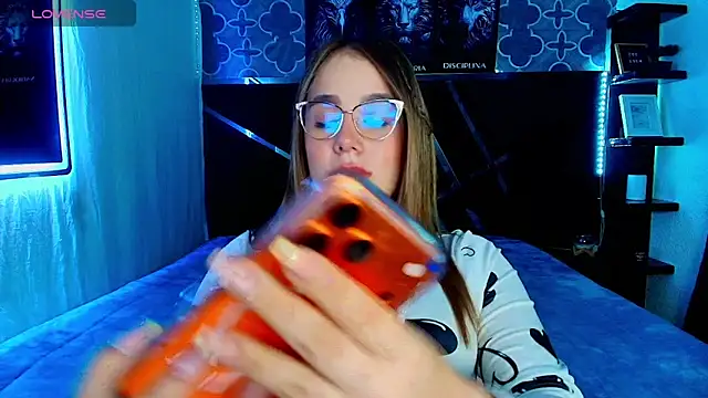 Snapshot of Zoe_olsen chatting on February 1, 2026, 9:19 am Zoe olsen online show from February 1, 2026, 9:19 am