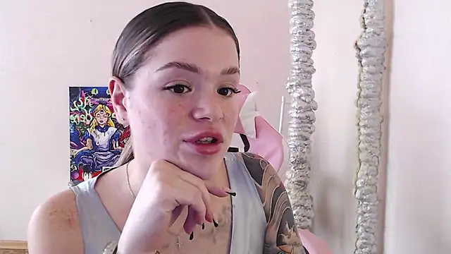 miaacatt online show from October 14, 2025, 7:20 am