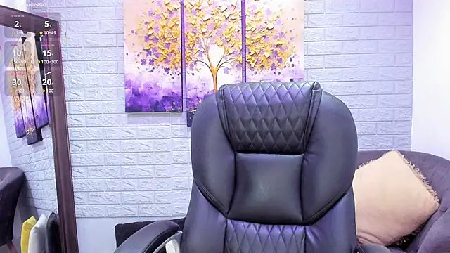 Paula Desousa online show from November 29, 2025, 7:28 pm