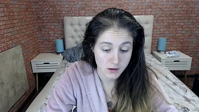 Holliy Cooper online show from October 14, 2025, 7:42 am