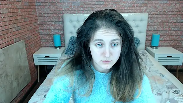 Holliy Cooper online show from October 25, 2025, 8:00 am