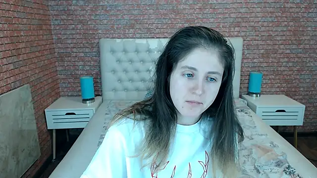 Holliy Cooper online show from November 12, 2025, 8:26 am