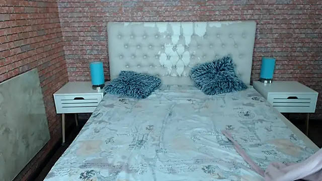 Holliy Cooper online show from November 13, 2025, 8:13 am