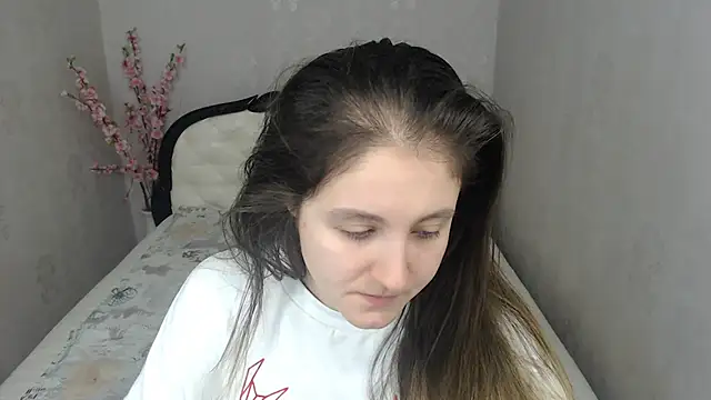 Holliy Cooper online show from December 14, 2025, 9:47 am