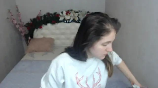 Snapshot of Holliy_Cooper chatting on January 7, 2026, 9:23 am Holliy Cooper online show from January 7, 2026, 9:23 am