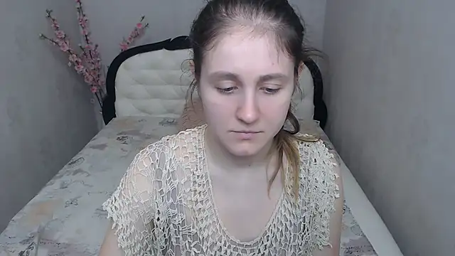 Snapshot of Holliy_Cooper chatting on April 1, 2026, 8:48 am Holliy Cooper online show from April 1, 2026, 8:48 am